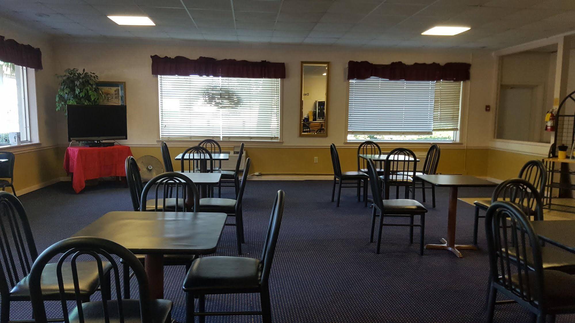 Days Inn By Wyndham Tallahassee-Government Center Экстерьер фото